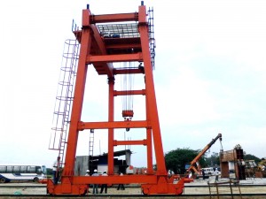 HI-TECH-60-TON-GOLIATH-CRANE---01